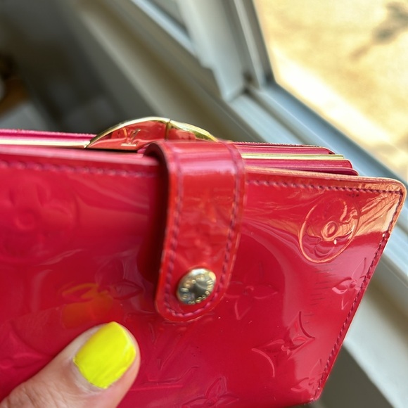 🍓Louis Vuitton Framboise (pink) Vernis Kisslock Wallet - Picture 9 of 16